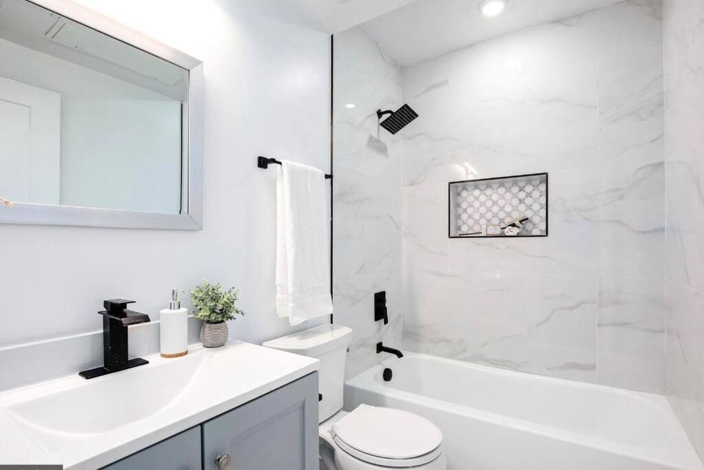 Amazing Capital Hill Apt , Step Away Gym, Shopping Distrito de Colúmbia Exterior foto