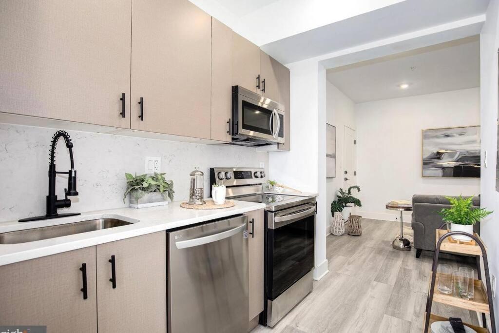 Amazing Capital Hill Apt , Step Away Gym, Shopping Distrito de Colúmbia Exterior foto