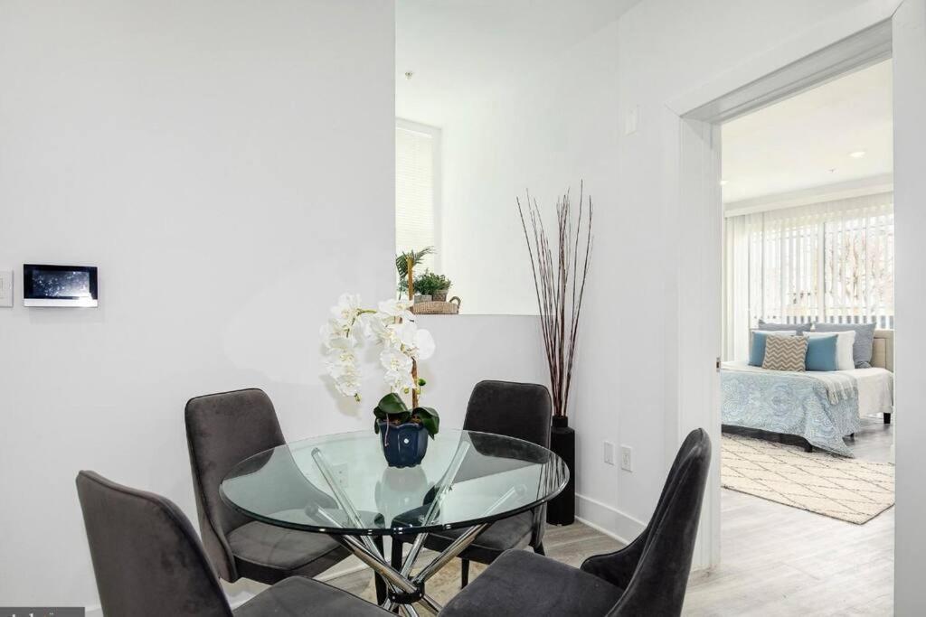 Amazing Capital Hill Apt , Step Away Gym, Shopping Distrito de Colúmbia Exterior foto